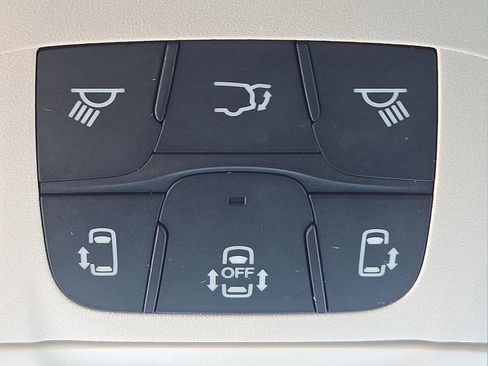 Used 2024 Chrysler Pacifica Touring-L image 22