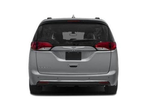 Used 2018 Chrysler Pacifica Touring-L Plus FWD image 7