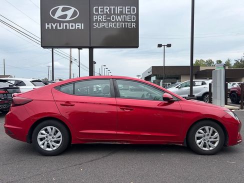 Used 2020 Hyundai Elantra SE FWD image 3