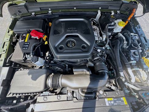 Used 2023 Jeep Wrangler Unlimited AWD/4WD image 32