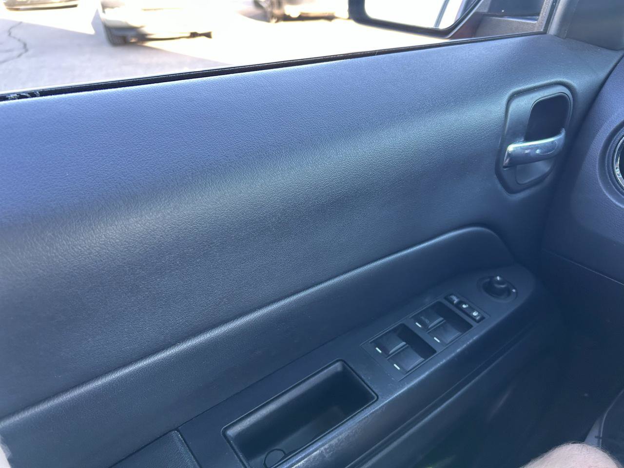 Used 2017 Jeep Patriot 4WD image 25