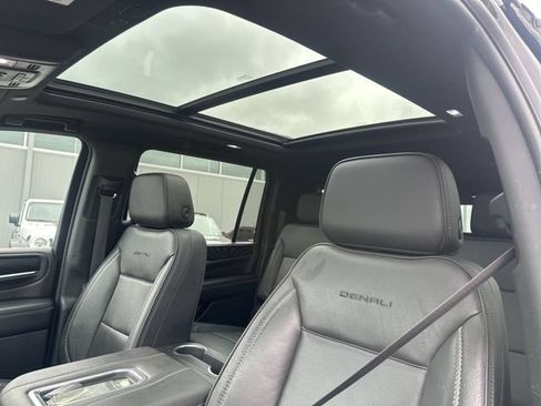 Used 2024 GMC Yukon XL Denali AWD/4WD image 24
