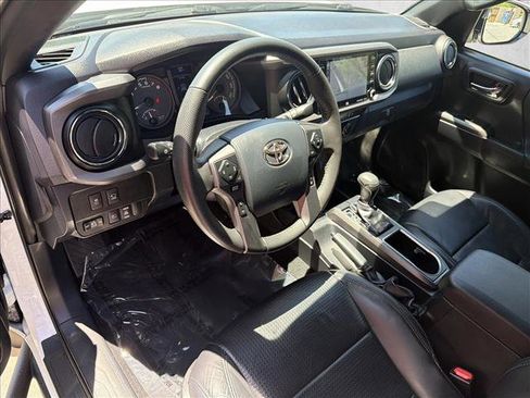 Used 2020 Toyota Tacoma TRD Off-Road w/ TRD Premium Off Road Package AWD/4WD image 13