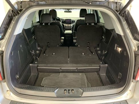 Used 2022 Ford Explorer XLT image 7