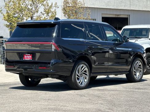 Certified 2025 Lincoln Navigator Reserve AWD/4WD image 3