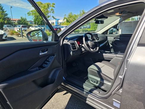 New 2026 Nissan Rogue SV AWD/4WD image 15