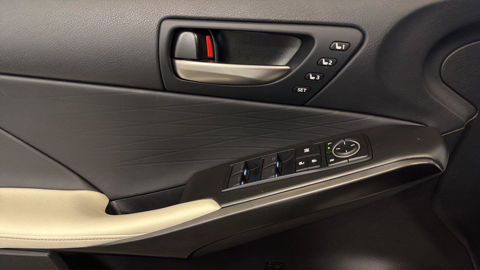 Used 2022 Lexus IS 350 F Sport RWD image 23