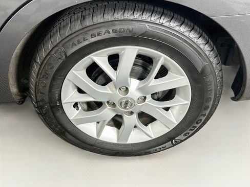Used 2019 Nissan Versa SV w/ SV Special Edition Package FWD image 11