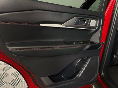 Used 2025 Ford Explorer ST image 19