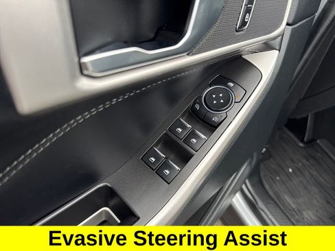 Used 2024 Ford Explorer XLT w/ Equipment Group 202A image 12