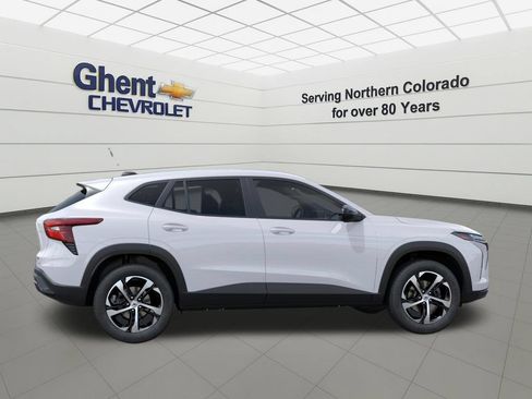 New 2026 Chevrolet Trax RS w/ Sunroof Package FWD image 5