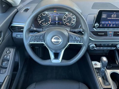 Used 2024 Nissan Altima 2.5 SV image 15