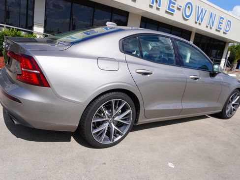 Used 2019 Volvo S60 T5 Momentum w/ Multimedia Package FWD image 6