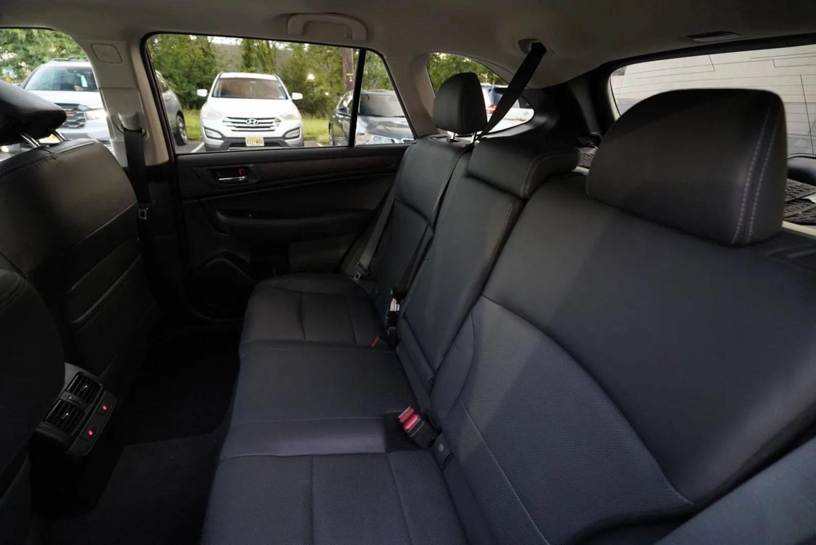 Used 2016 Subaru Outback 2.5i Limited AWD/4WD image 31