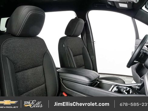 Certified 2025 Chevrolet Traverse LT FWD image 31