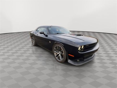 Used 2016 Dodge Challenger R/T Scat Pack image 2