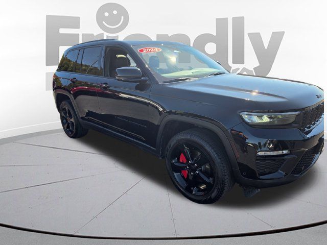 Used 2024 Jeep Grand Cherokee Limited w/ Luxury Tech Group II AWD/4WD image 3