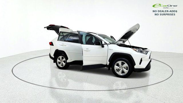 Used 2021 Toyota RAV4 XLE Premium AWD/4WD image 20