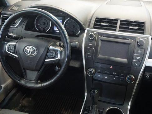 Used 2016 Toyota Camry SE FWD image 23