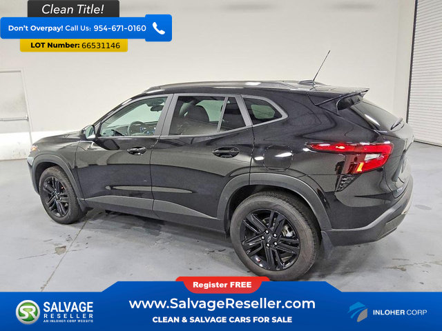 Used 2025 Chevrolet Trax ACTIV w/ Sunroof Package FWD image 3