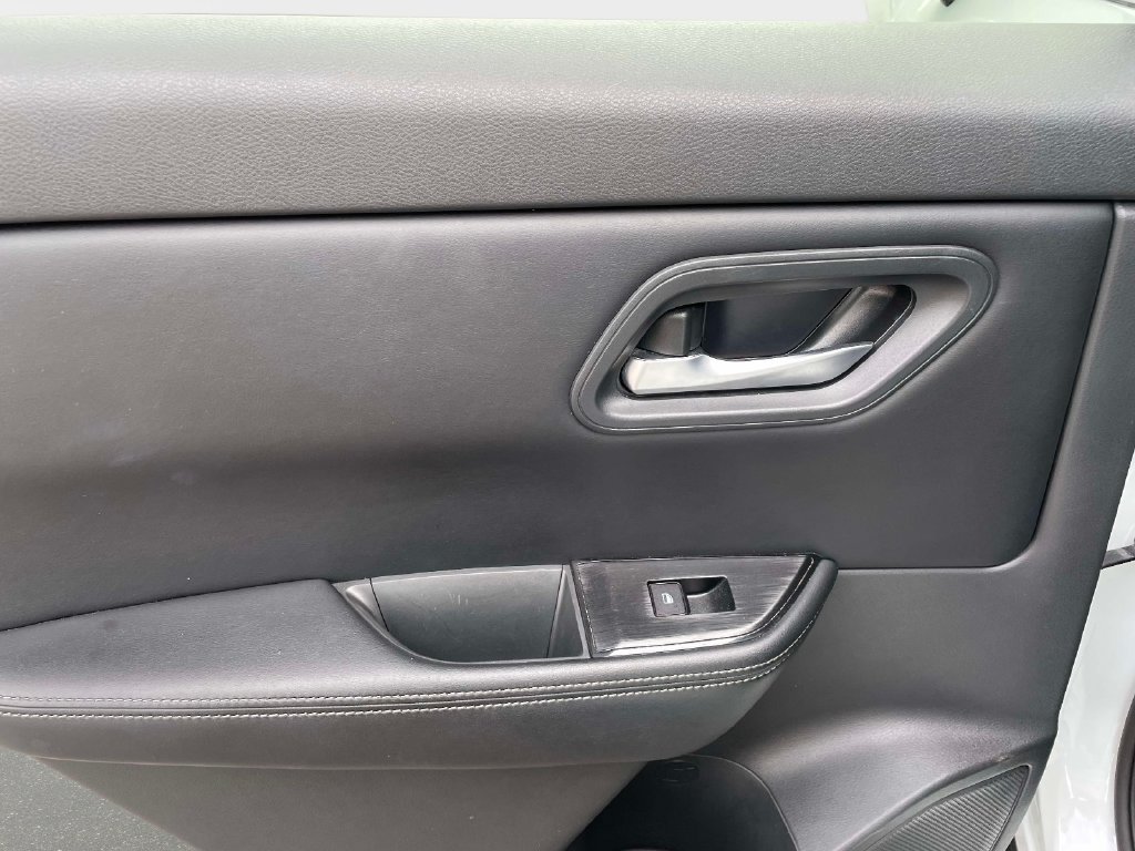 Used 2024 Nissan Rogue SV FWD image 15