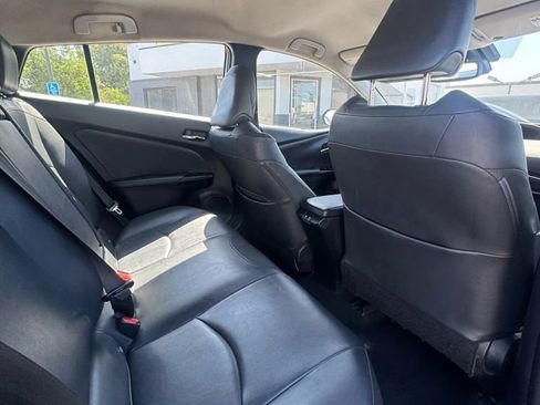 Used 2020 Toyota Prius XLE image 8