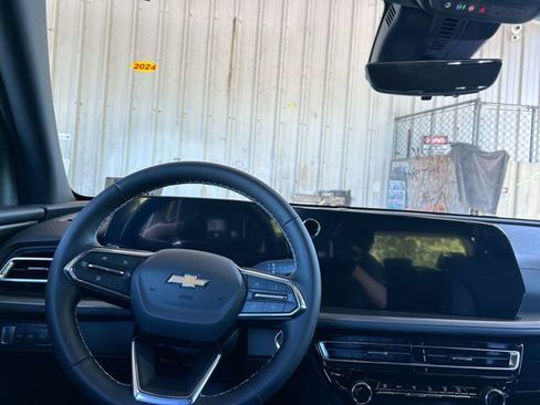 New 2026 Chevrolet Traverse LT w/ Driver Confidence Package AWD/4WD image 10