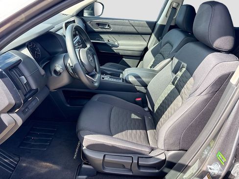 Used 2025 Nissan Pathfinder S image 19