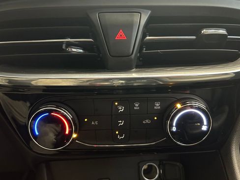 Used 2025 Buick Encore GX Sport Touring image 19