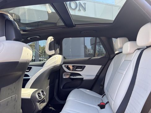 Used 2024 Mercedes-Benz GLC 300 4MATIC image 23