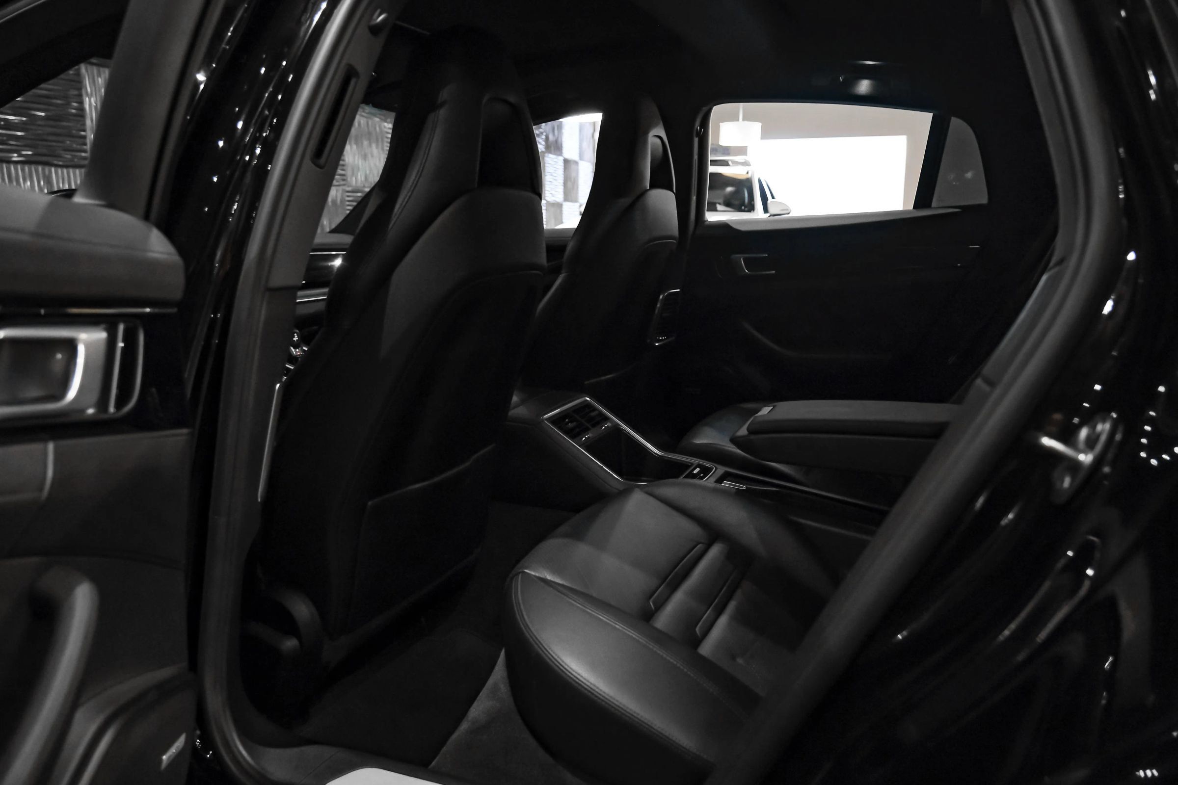 Used 2019 Porsche Panamera 4 AWD/4WD image 35