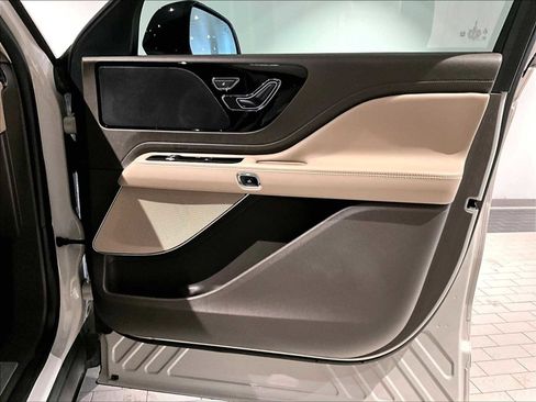 Used 2023 Lincoln Aviator AWD w/ Premium Package image 27