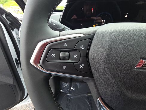New 2026 Chevrolet Trax LT w/ Sunroof Package FWD image 18