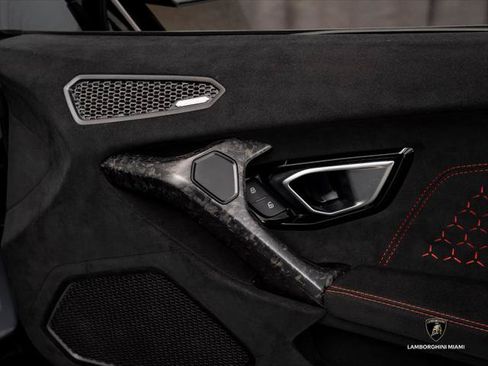 Used 2018 Lamborghini Huracan Performante AWD/4WD image 39