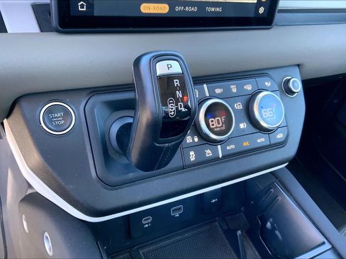 Used 2021 Land Rover Defender 110 SE image 29