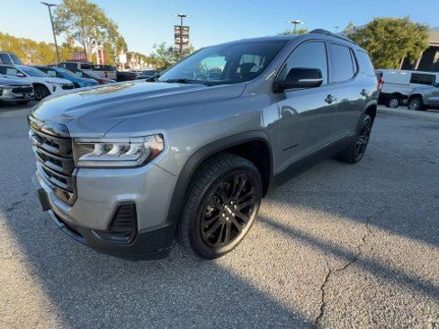 Used 2023 GMC Acadia SLE w/ Driver Convenience Package image 4