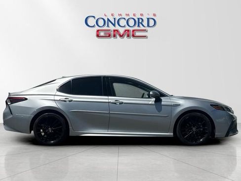 Used 2021 Toyota Camry XSE FWD image 3