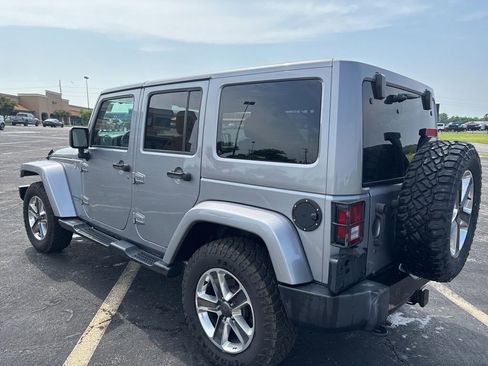 Used 2018 Jeep Wrangler Unlimited Sahara AWD/4WD image 7