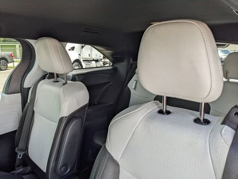Used 2025 Toyota Sienna XSE w/ XSE Plus Package FWD image 21