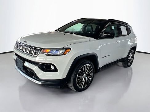 Used 2023 Jeep Compass Limited w/ Elite Group AWD/4WD image 4