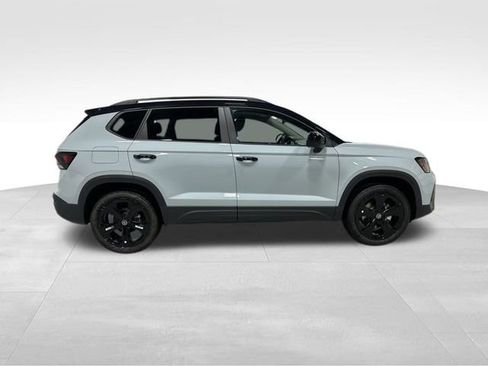 New 2026 Volkswagen Taos SE AWD/4WD image 3