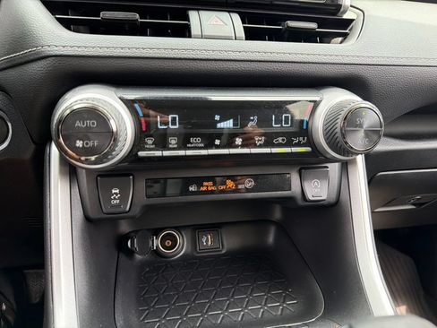 Used 2024 Toyota RAV4 XLE AWD/4WD image 12