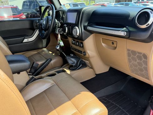 Used 2012 Jeep Wrangler Rubicon w/ PWR Convenience Group AWD/4WD image 13