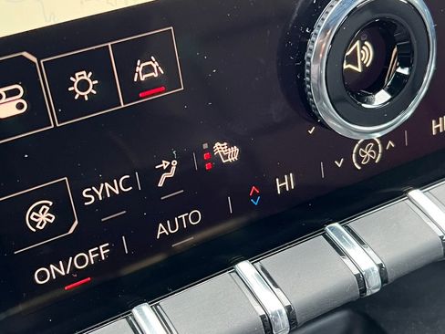 Used 2025 GMC Acadia Elevation w/ Elevation Premium Package image 29