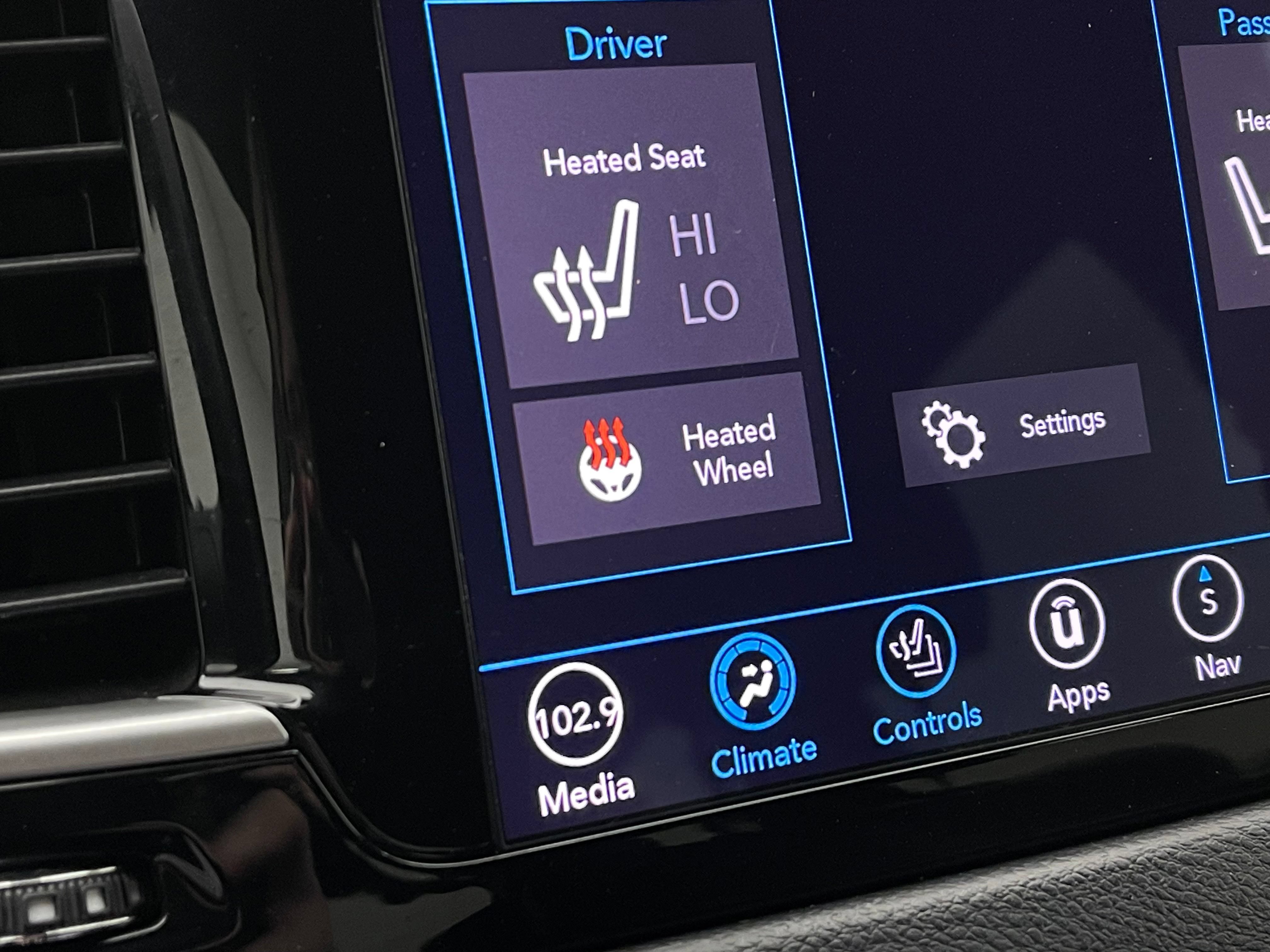Used 2020 Chrysler Pacifica Touring-L Plus w/ S Appearance Package FWD image 23