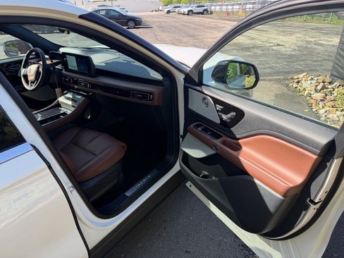 New 2026 Lincoln Aviator Reserve AWD/4WD image 9
