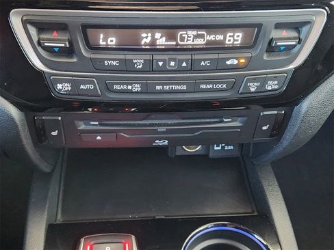 Certified 2022 Honda Pilot Touring image 18