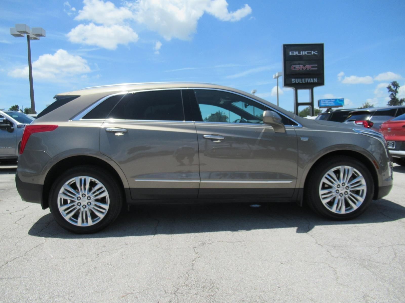 Used 2018 Cadillac XT5 Premium Luxury w/ Driver Assist Package AWD/4WD image 2