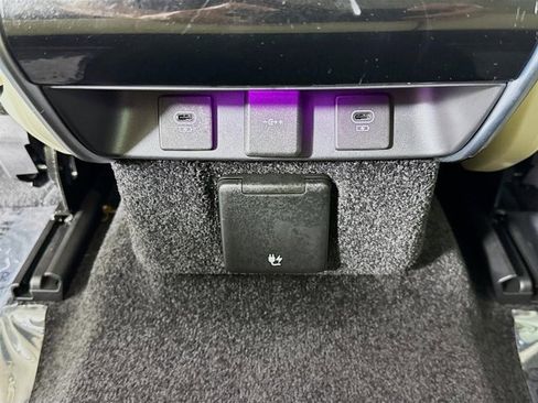 Used 2023 Land Rover Range Rover Long Wheelbase SE image 28