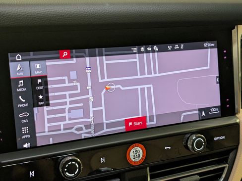 Certified 2026 Porsche Macan AWD/4WD image 34
